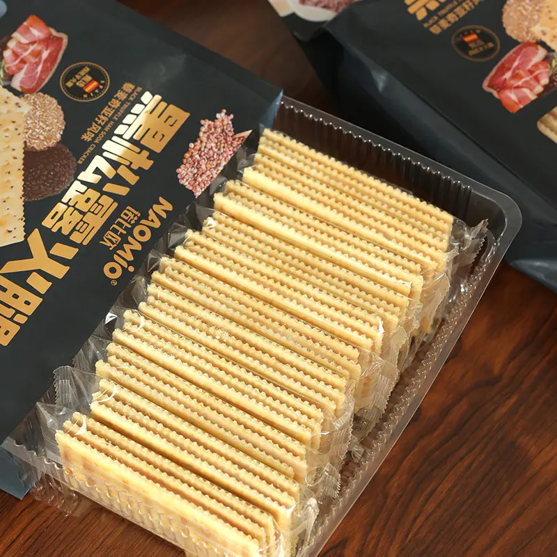 Crackers soda au jambon et à la truffe noire
