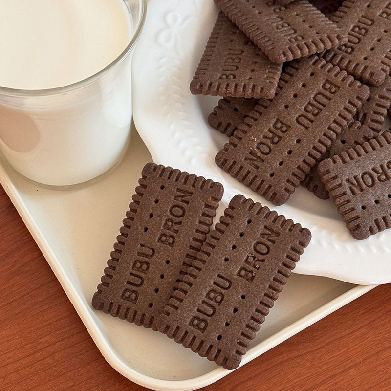 Biscuits aromatisés au cacao à haute teneur en calcium et en fer
