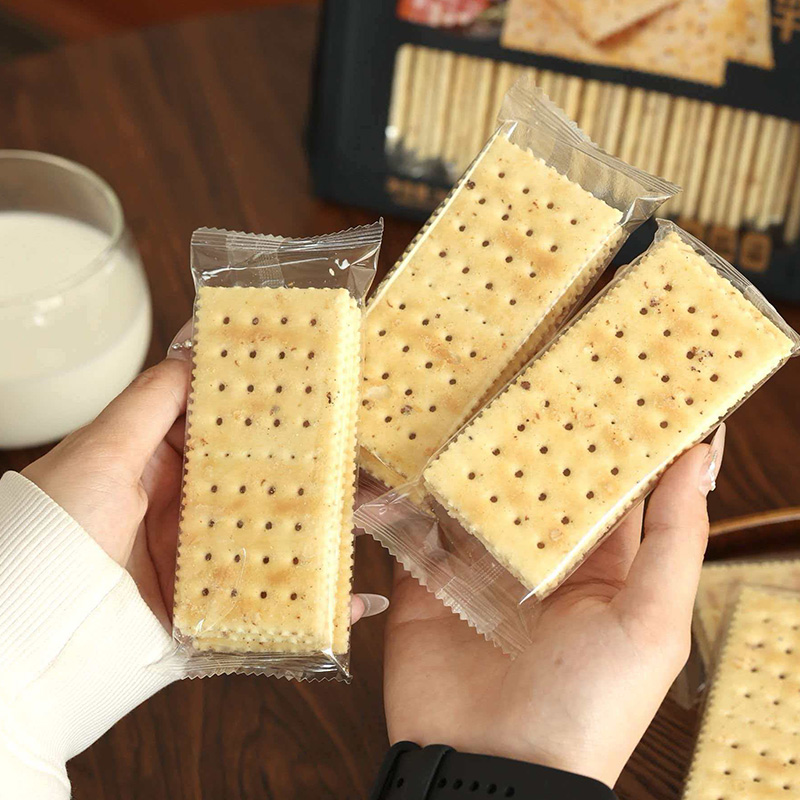 Crackers soda au jambon et à la truffe noire