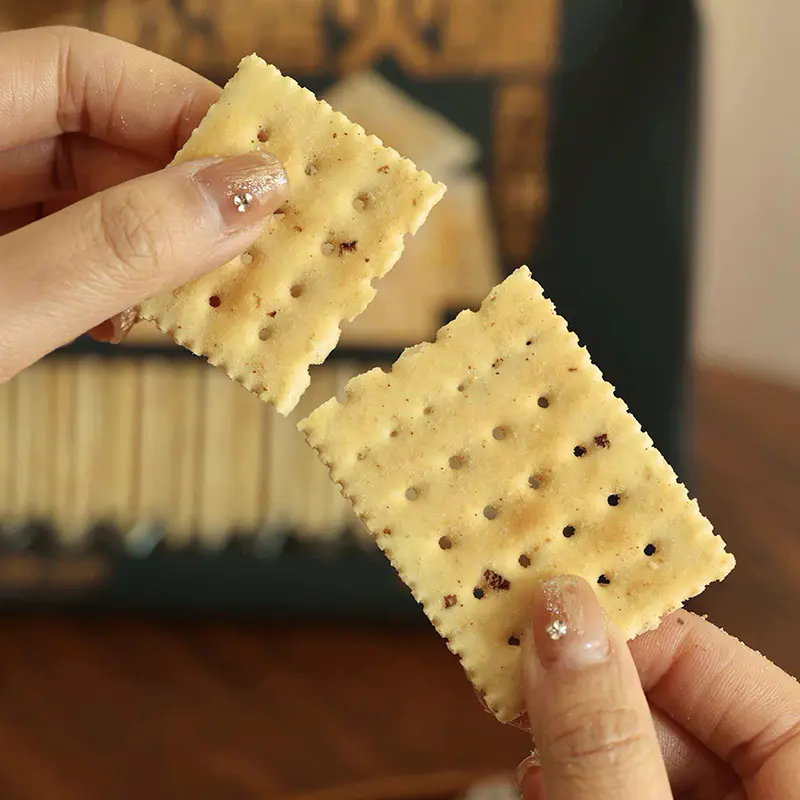 Crackers soda au jambon et à la truffe noire